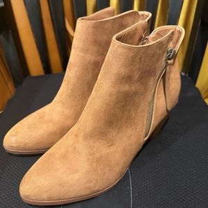Shoedazzle tan faux leather booties
